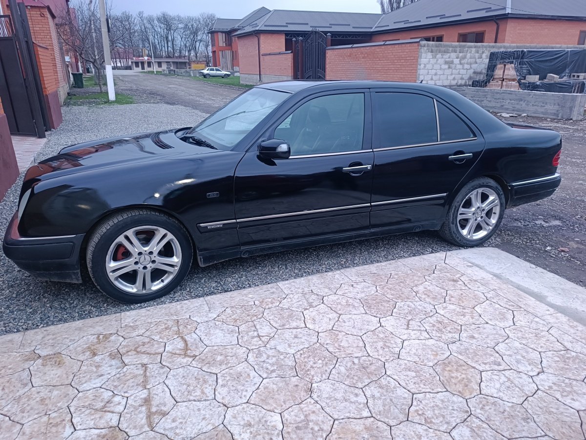 Мерседес 210