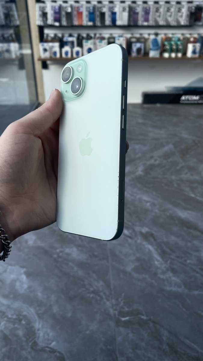 iPhone 15.