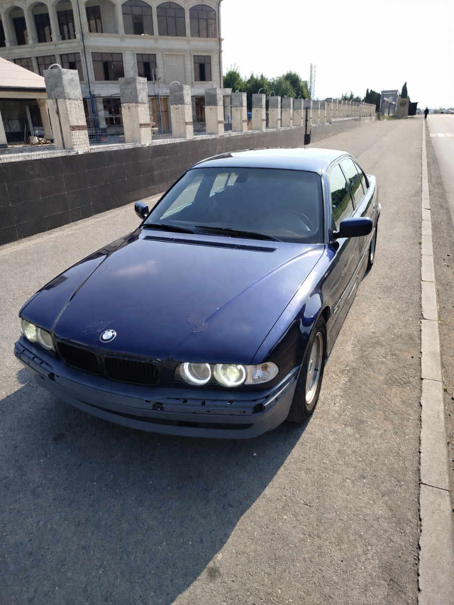 В продаже BMW e38