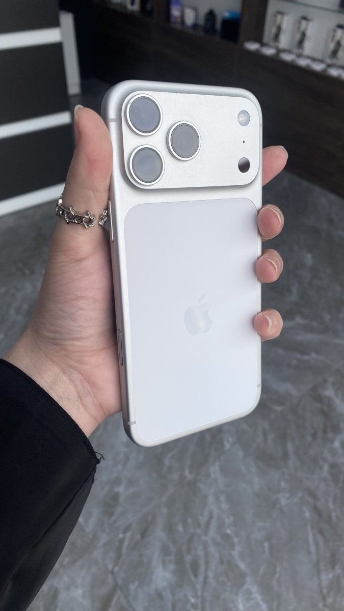 iPhone 17 Pro max/256 Gb. Б/У