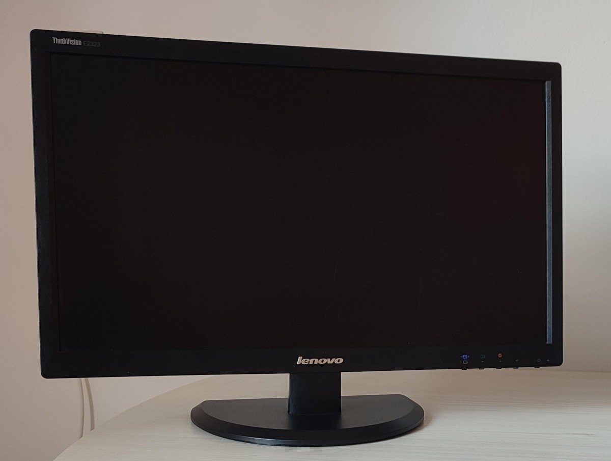 🖥️ Монитор Lenovo — 24"
