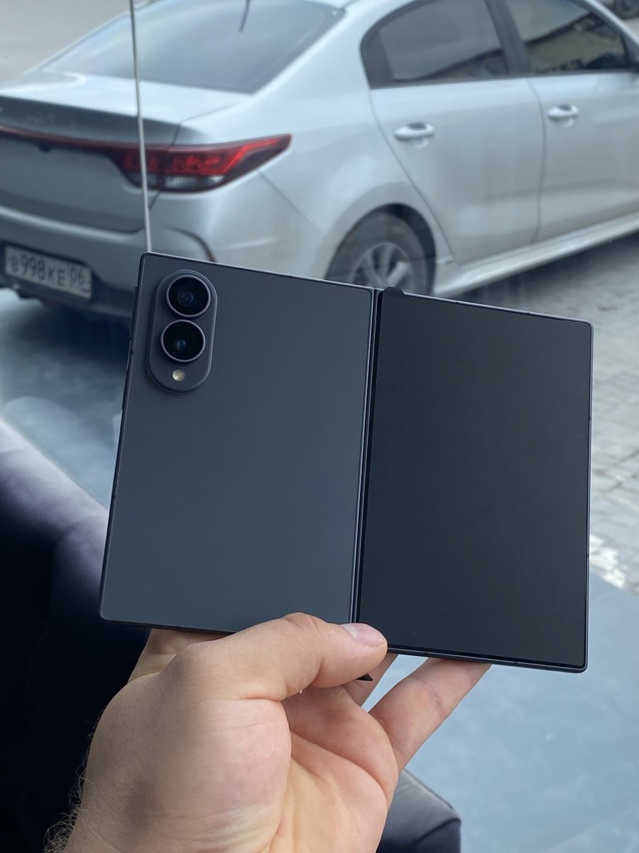 Samsung Galaxy Z fold 8. 12/256 gb