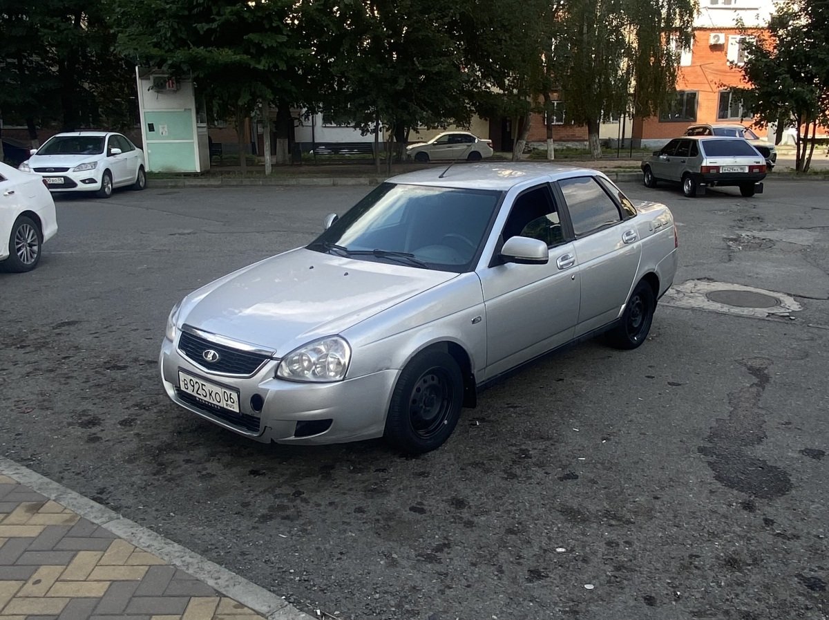Продаю приору 2012г