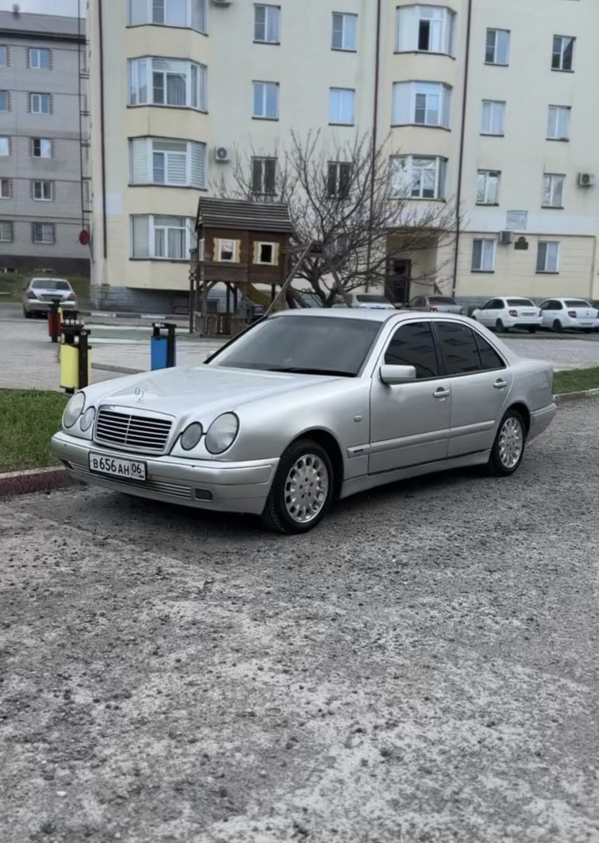 Mercedes Benz 210