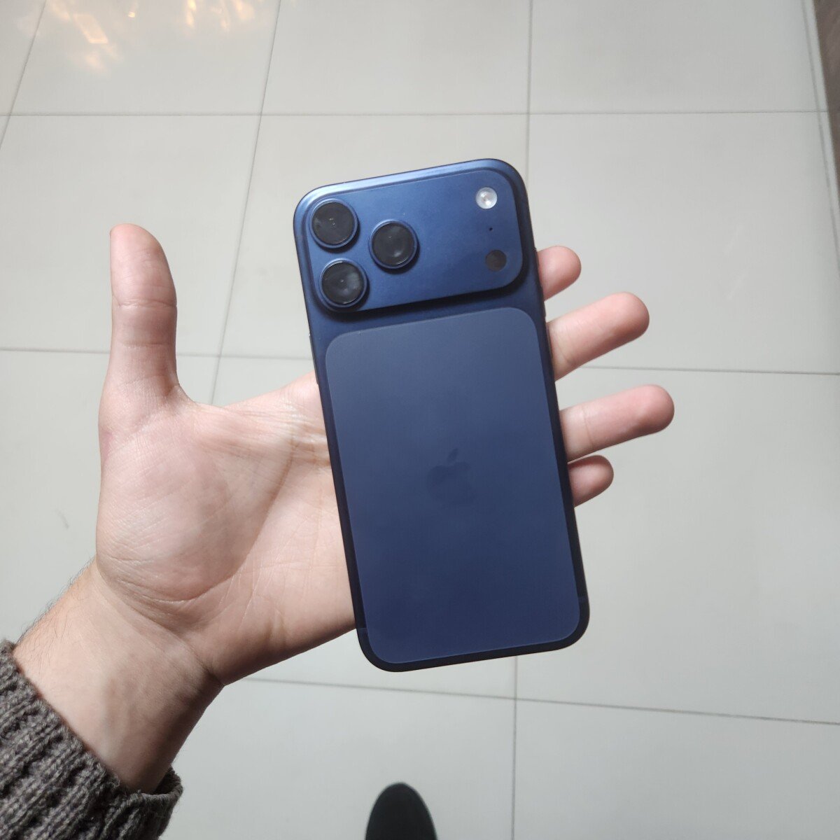 IPhone 17 Pro Max Blue 256 sim +esim б/у