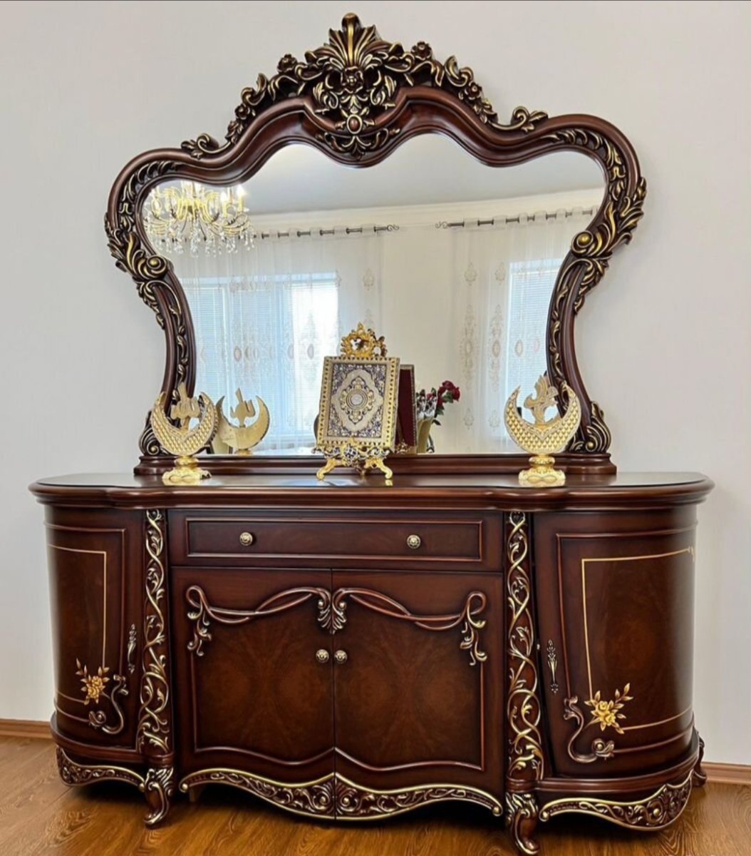 Горка и комод с зеркалом