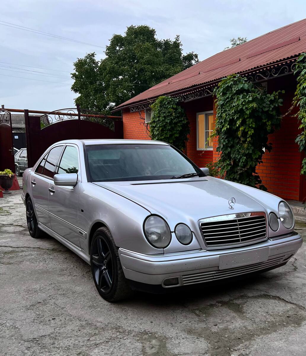 Mercedes Benz W210 3.2
