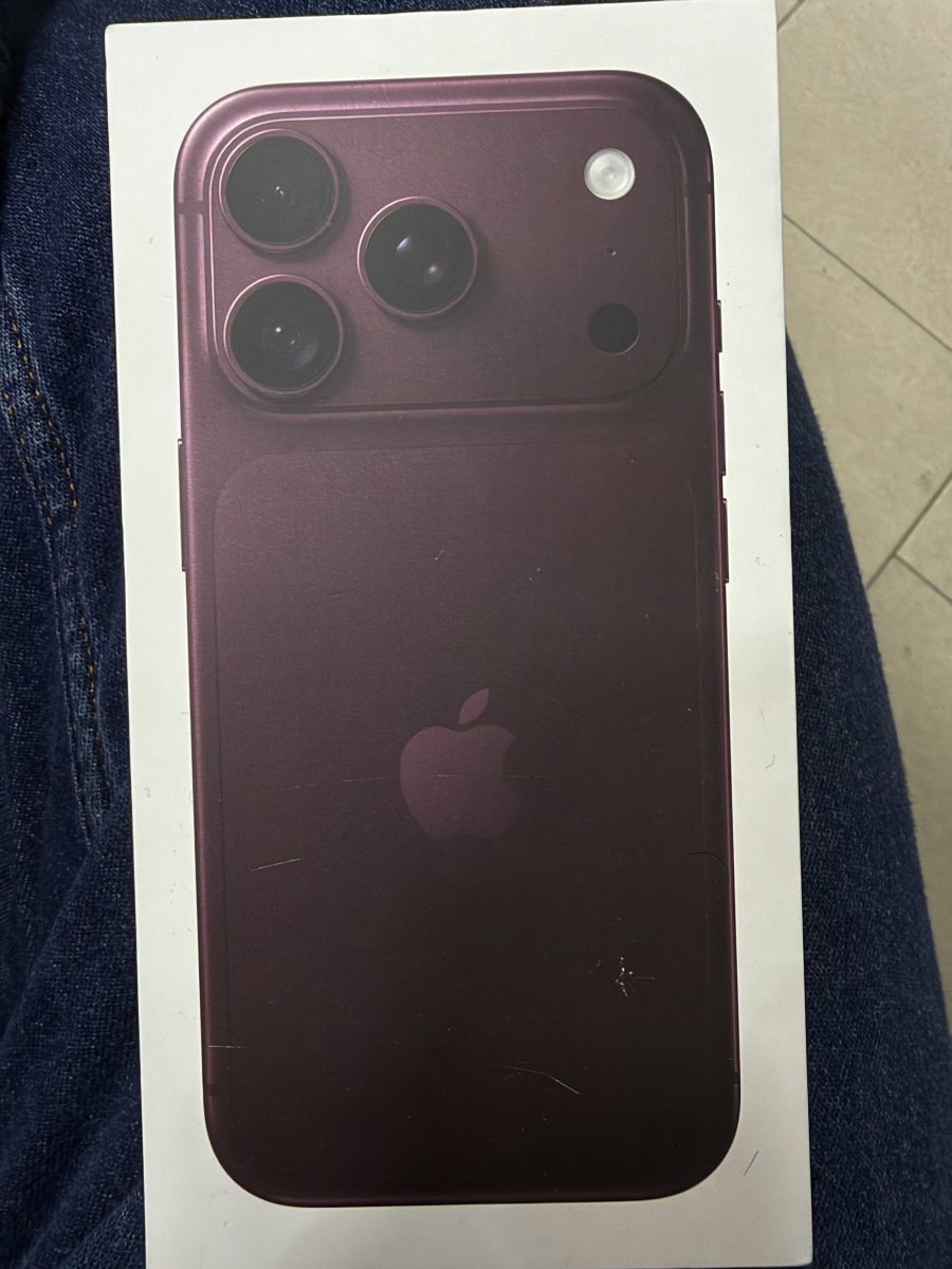 iPhone 18 pro 512GB burgundy