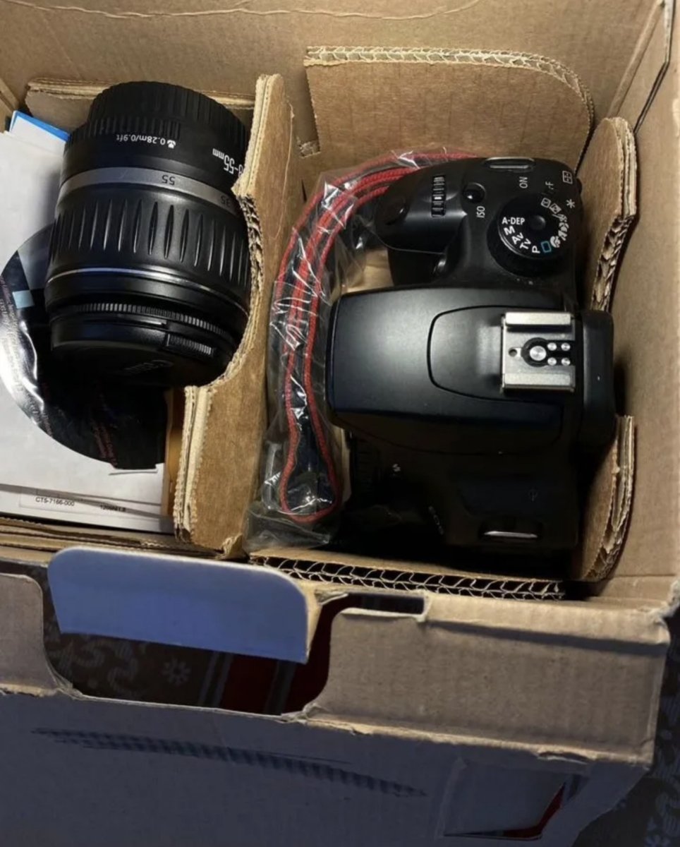 Фотоаппарат Canon 1000D.